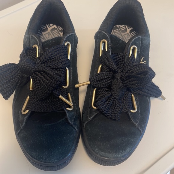 Puma suede black shoe with gold with glittery midsole - Picture 2 of 10